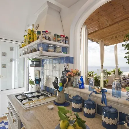 Casa Noemi 4&2, Emma Villa *