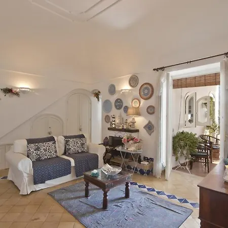 Casa Noemi 4&2, Emma * פוזיטנו