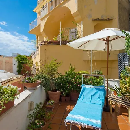 Casa Noemi 4&2, Emma Villa