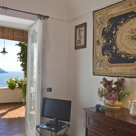 Casa Noemi 4&2, Emma וילה