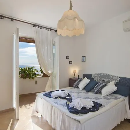 Casa Noemi 4&2, Emma * פוזיטנו