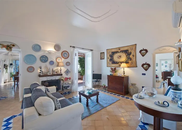 Casa Noemi 4&2, Emma *