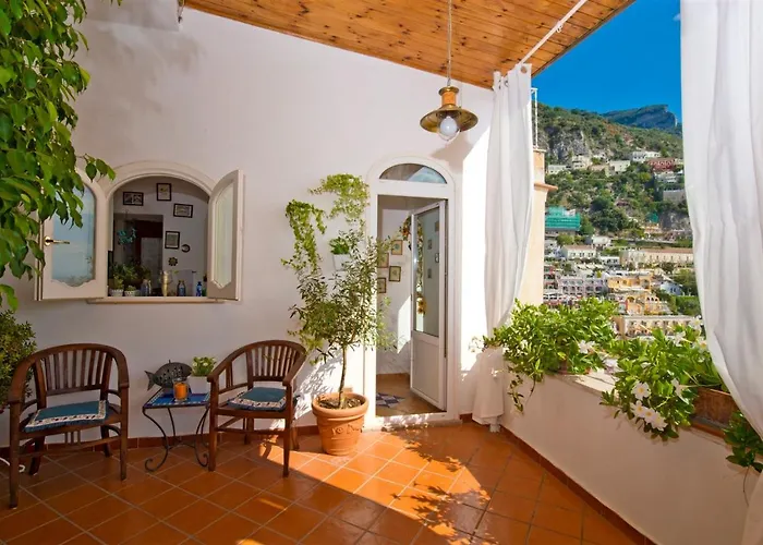 Casa Noemi 4&2, Emma *