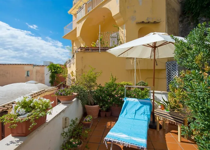 Casa Noemi 4&2, Emma Villa