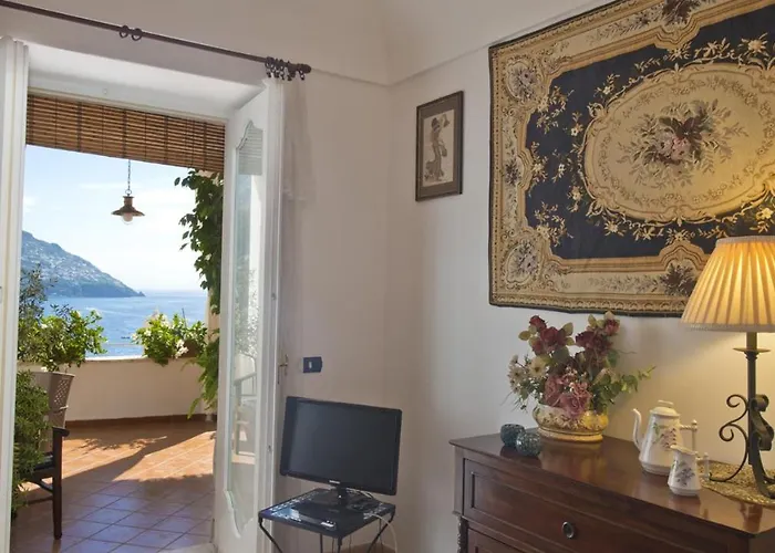 Casa Noemi 4&2, Emma Villa