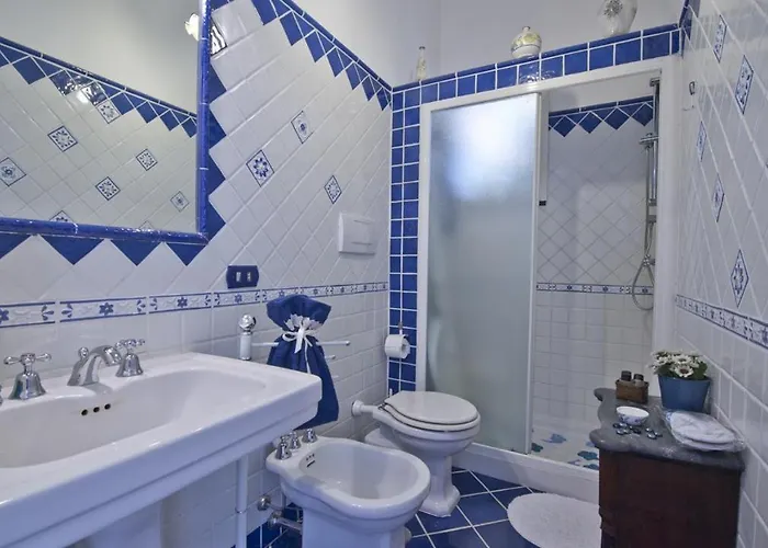 Casa Noemi 4&2, Emma Villa